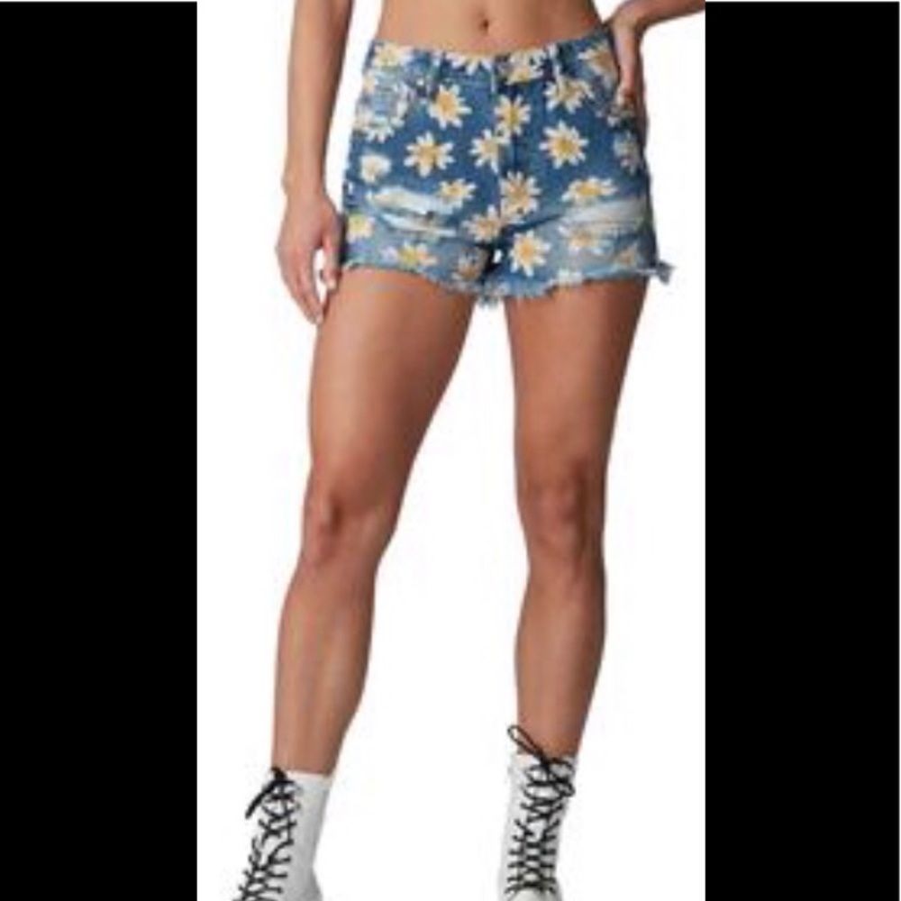 Almost Famous Daisy print mom short, distressing and frayed hems size 0